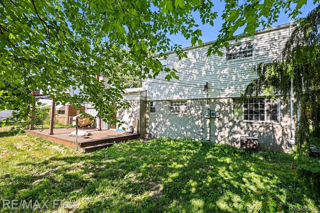 60 Hillcrest Boulevard York Charter Township MI 48197