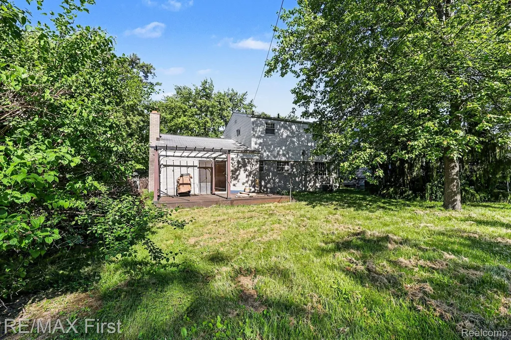 60 Hillcrest Boulevard York Charter Township MI 48197
