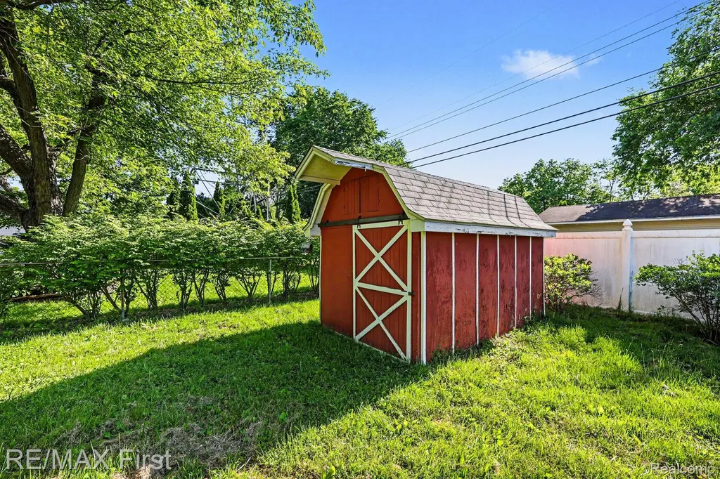 60 Hillcrest Boulevard York Charter Township MI 48197
