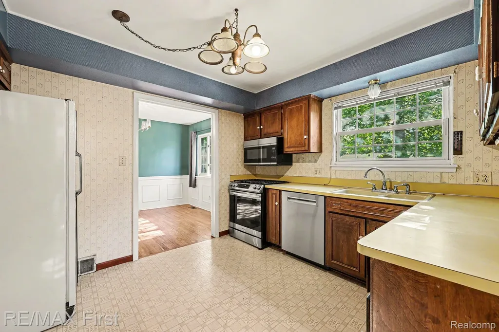 60 Hillcrest Boulevard York Charter Township MI 48197