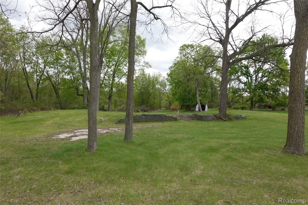 454 East Road Holly Township MI 48442