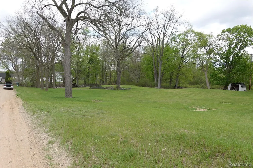 454 East Road Holly Township MI 48442