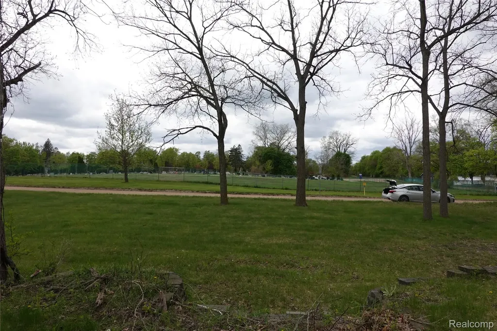 454 East Road Holly Township MI 48442