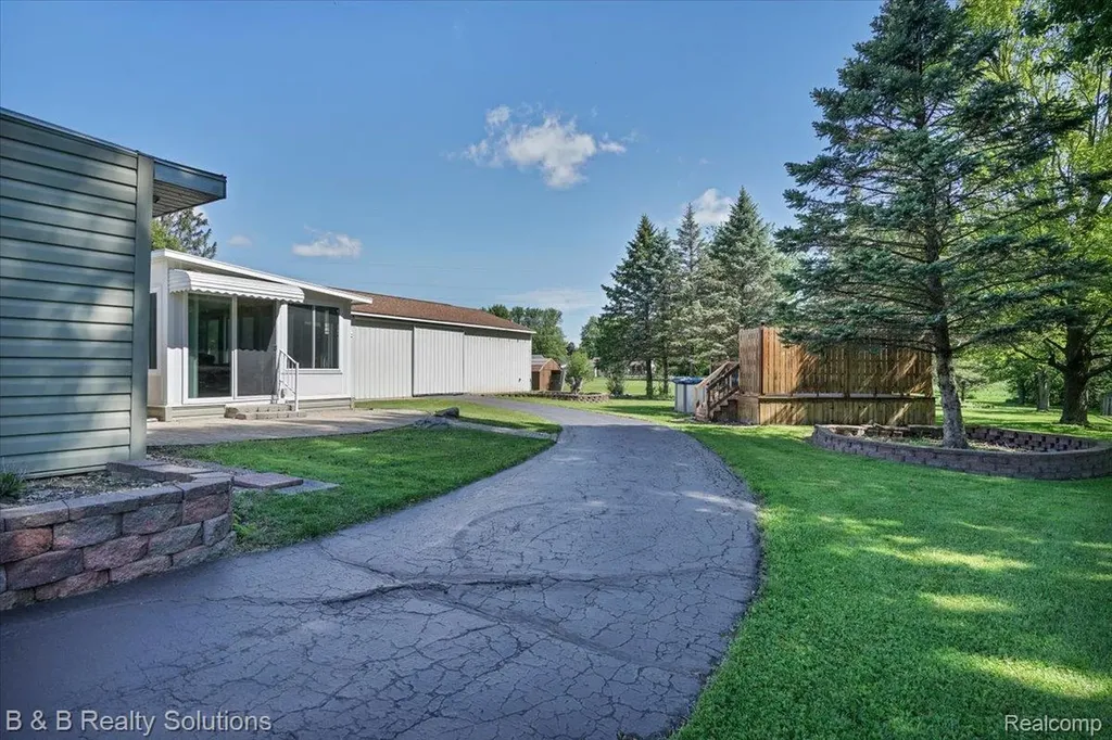 6229 Cold Spring Trail Grand Blanc Charter Township MI 48439