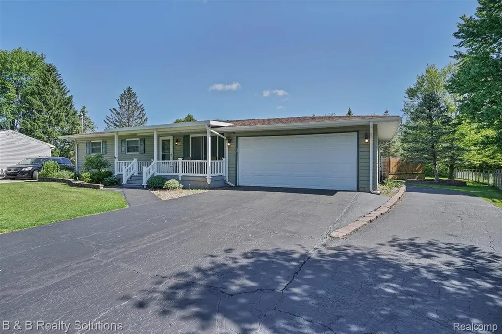 6229 Cold Spring Trail Grand Blanc Charter Township MI 48439