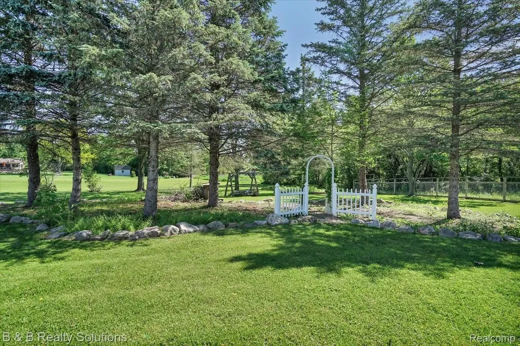 6229 Cold Spring Trail Grand Blanc Charter Township MI 48439