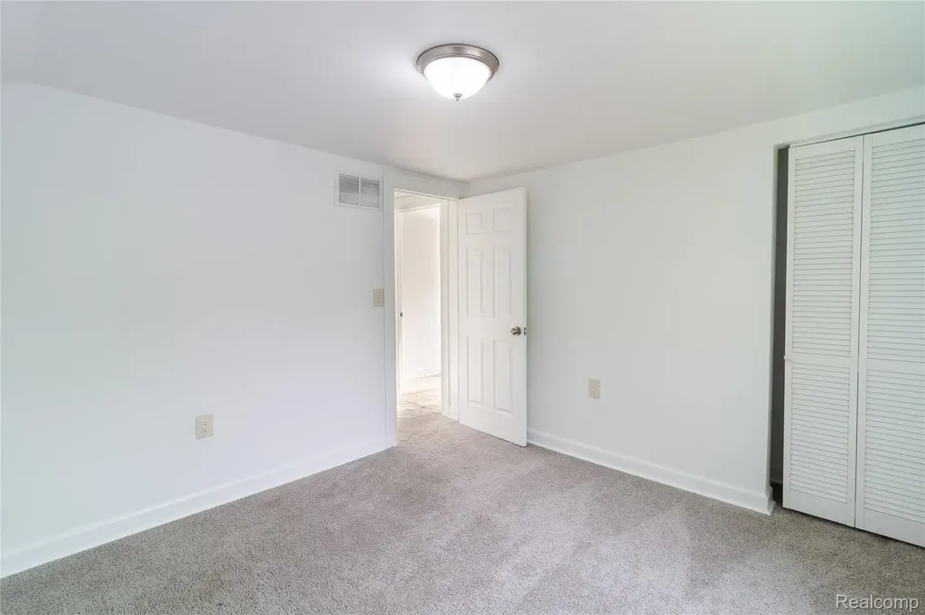 18844 Syracuse Street Detroit City MI 48234