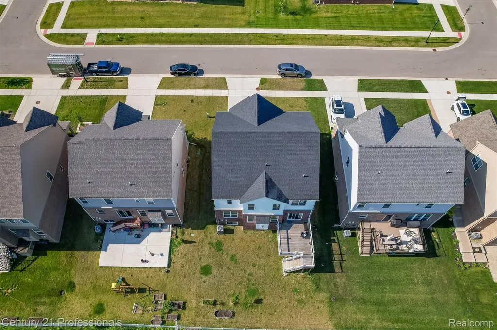 8580 Pioneer Street Washington Township MI 48094