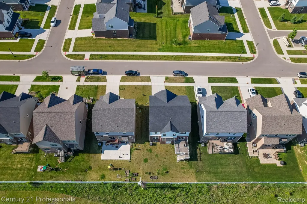 8580 Pioneer Street Washington Township MI 48094