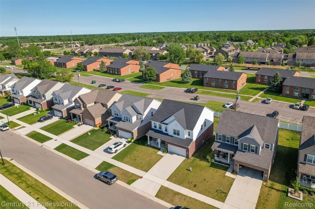 8580 Pioneer Street Washington Township MI 48094