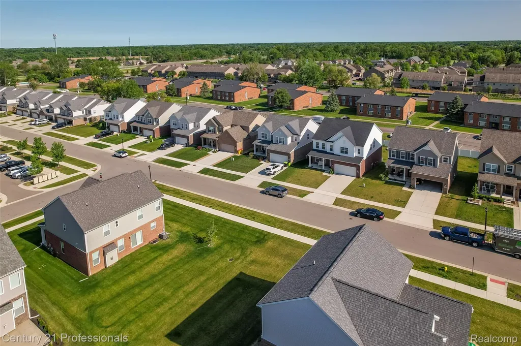8580 Pioneer Street Washington Township MI 48094