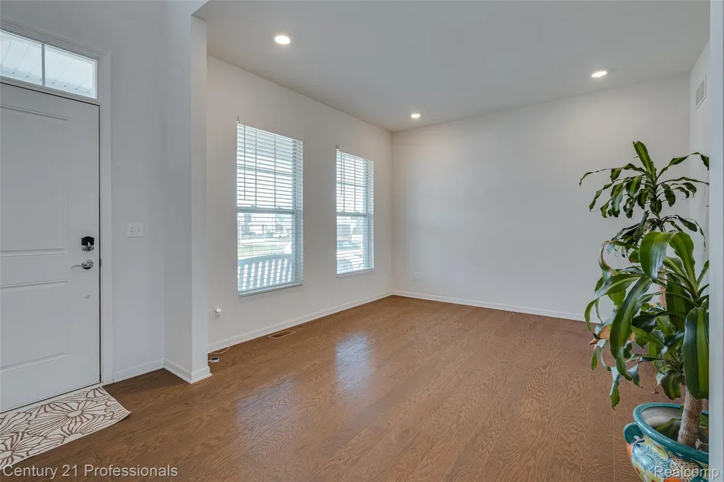 8580 Pioneer Street Washington Township MI 48094