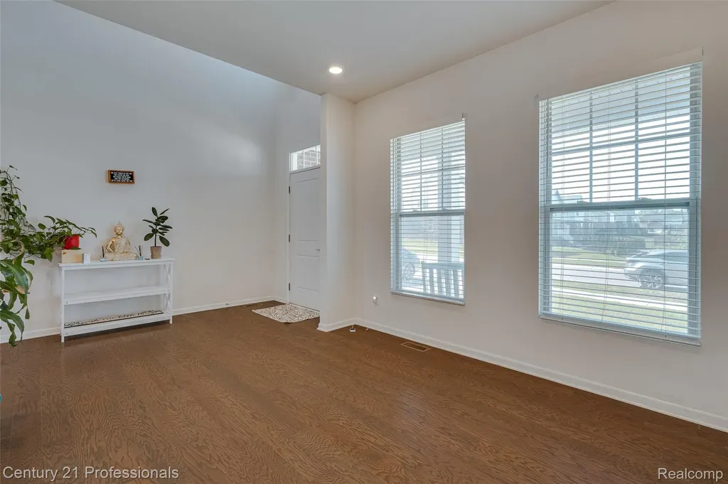 8580 Pioneer Street Washington Township MI 48094