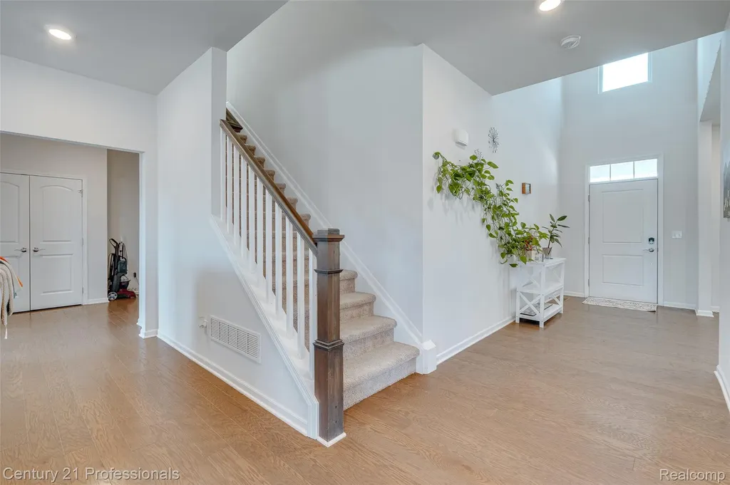 8580 Pioneer Street Washington Township MI 48094