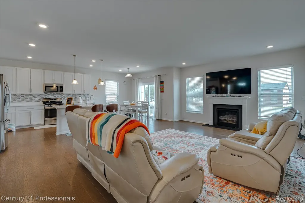 8580 Pioneer Street Washington Township MI 48094