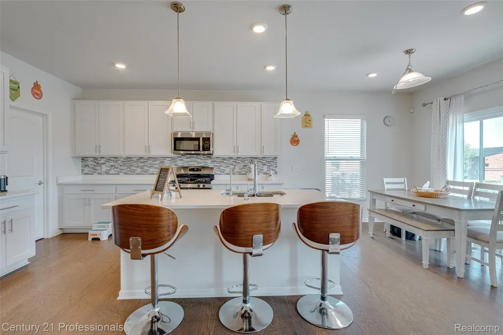 8580 Pioneer Street Washington Township MI 48094