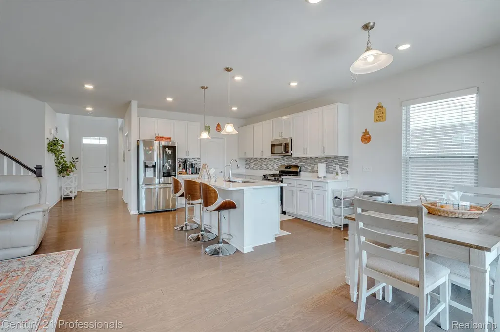 8580 Pioneer Street Washington Township MI 48094