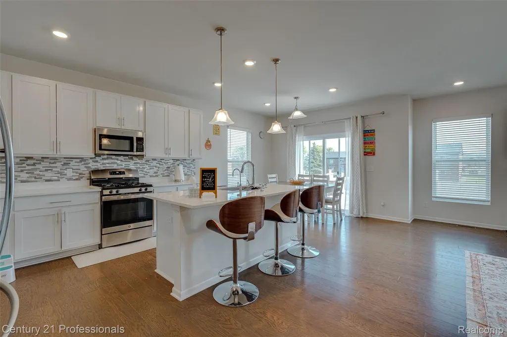 8580 Pioneer Street Washington Township MI 48094