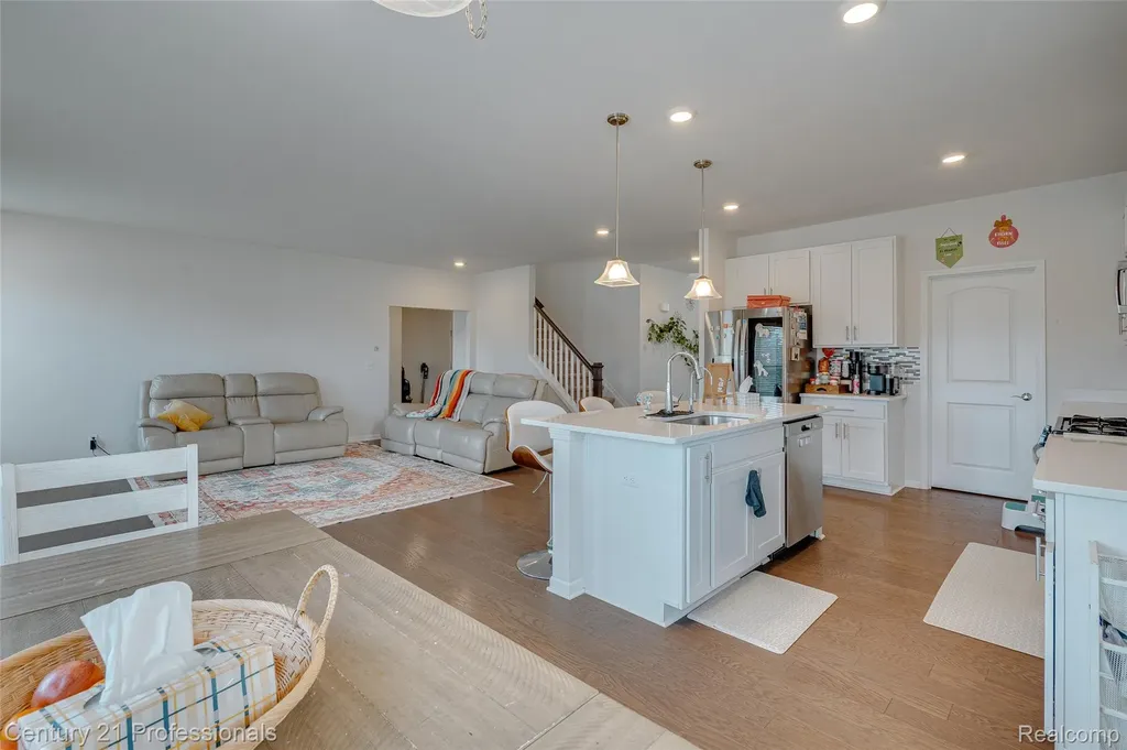 8580 Pioneer Street Washington Township MI 48094