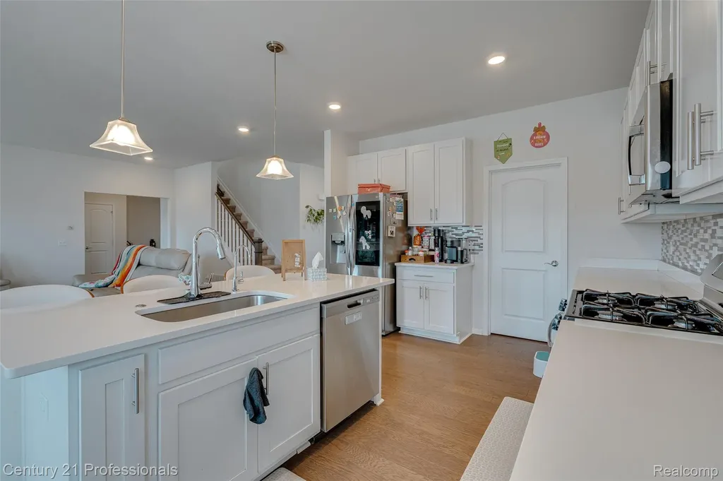 8580 Pioneer Street Washington Township MI 48094