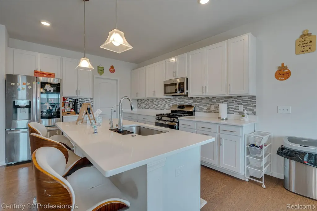 8580 Pioneer Street Washington Township MI 48094