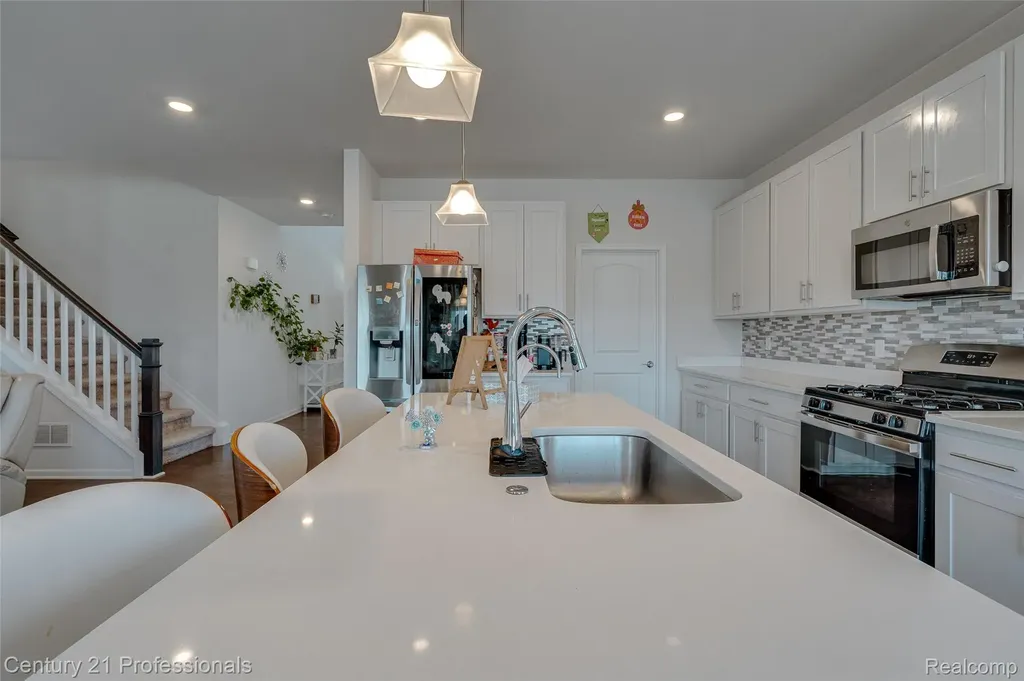 8580 Pioneer Street Washington Township MI 48094