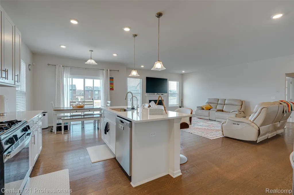 8580 Pioneer Street Washington Township MI 48094