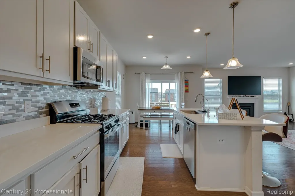 8580 Pioneer Street Washington Township MI 48094