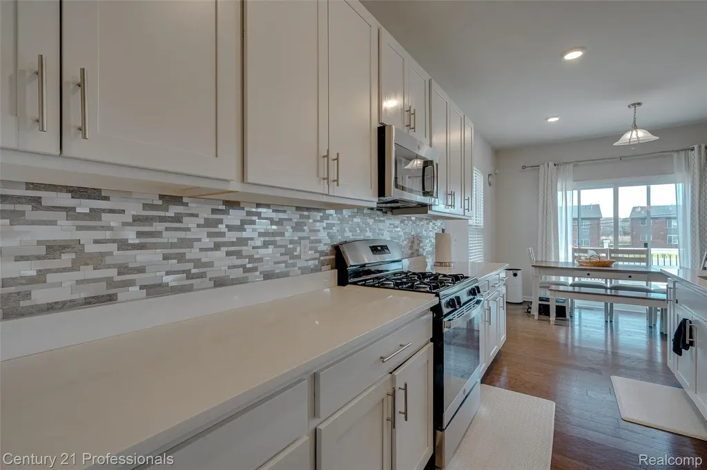 8580 Pioneer Street Washington Township MI 48094