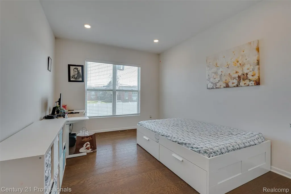 8580 Pioneer Street Washington Township MI 48094