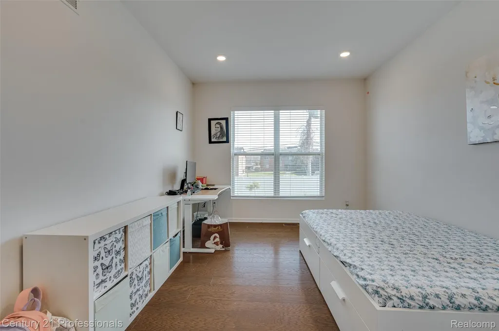 8580 Pioneer Street Washington Township MI 48094