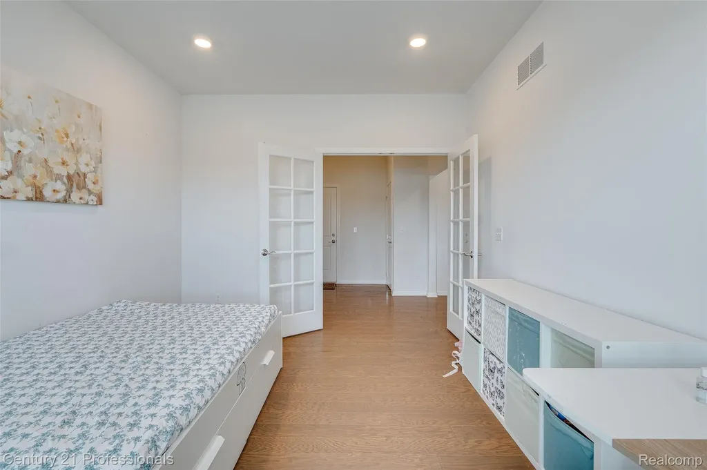 8580 Pioneer Street Washington Township MI 48094