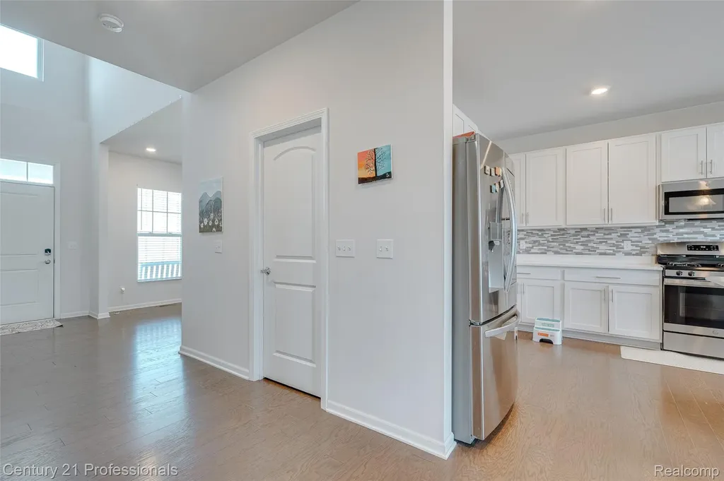 8580 Pioneer Street Washington Township MI 48094