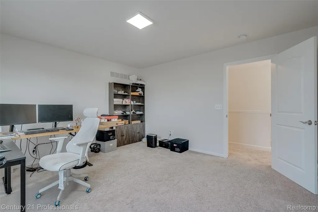 8580 Pioneer Street Washington Township MI 48094