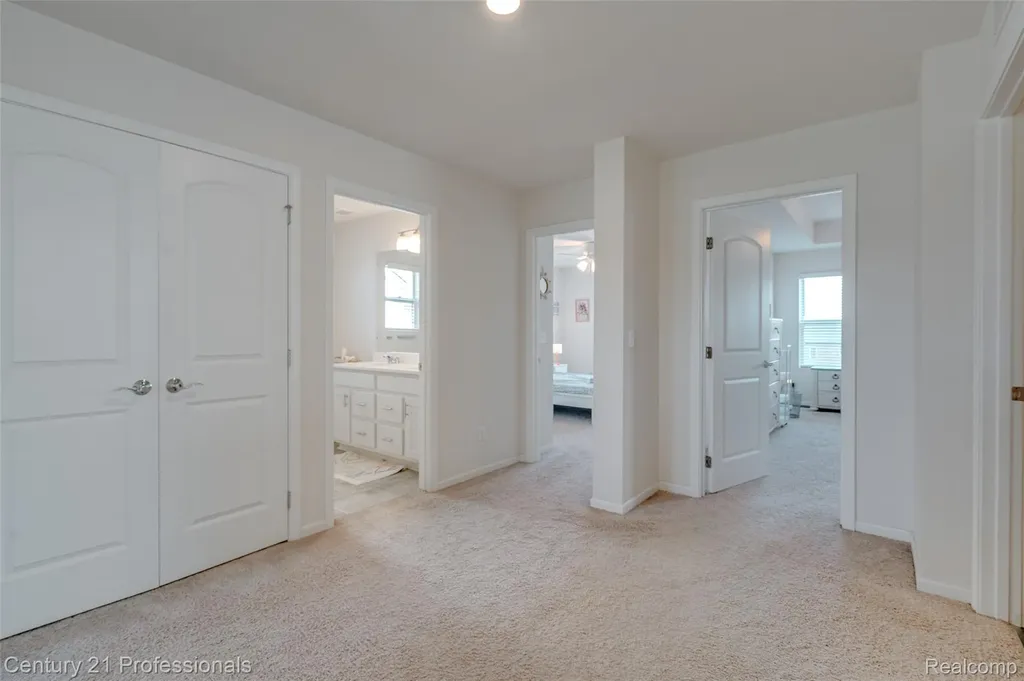 8580 Pioneer Street Washington Township MI 48094