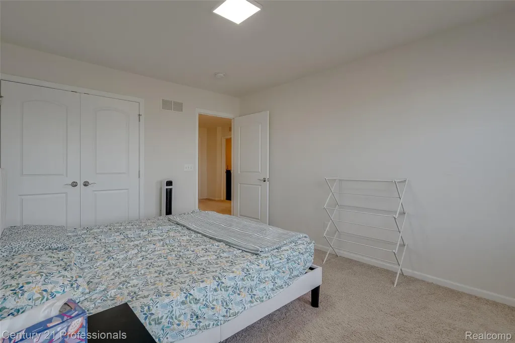 8580 Pioneer Street Washington Township MI 48094