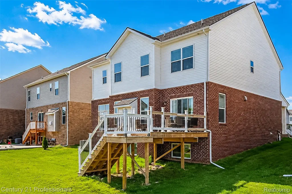 8580 Pioneer Street Washington Township MI 48094