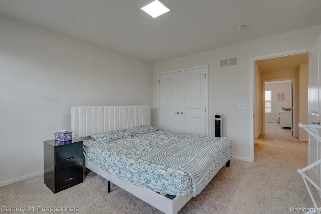 8580 Pioneer Street Washington Township MI 48094