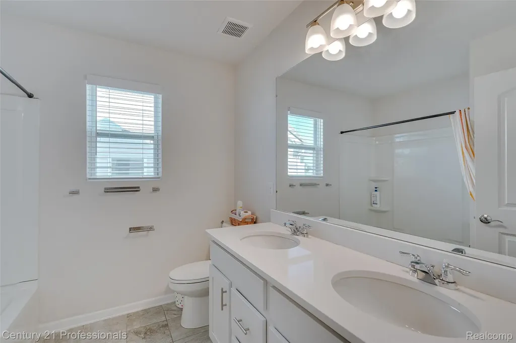 8580 Pioneer Street Washington Township MI 48094