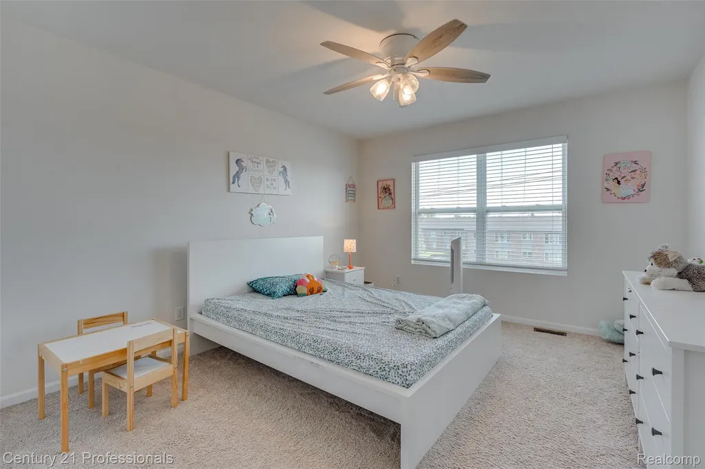8580 Pioneer Street Washington Township MI 48094