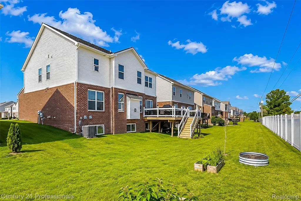 8580 Pioneer Street Washington Township MI 48094