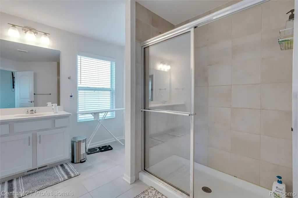 8580 Pioneer Street Washington Township MI 48094
