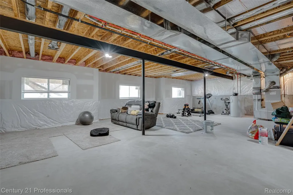 8580 Pioneer Street Washington Township MI 48094