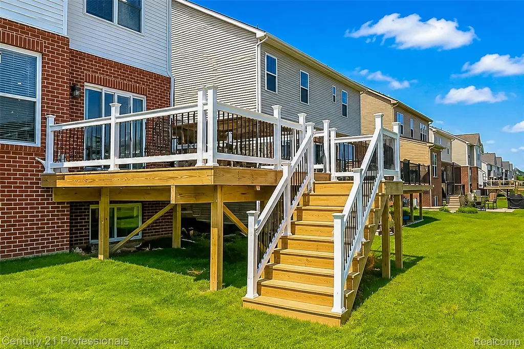8580 Pioneer Street Washington Township MI 48094