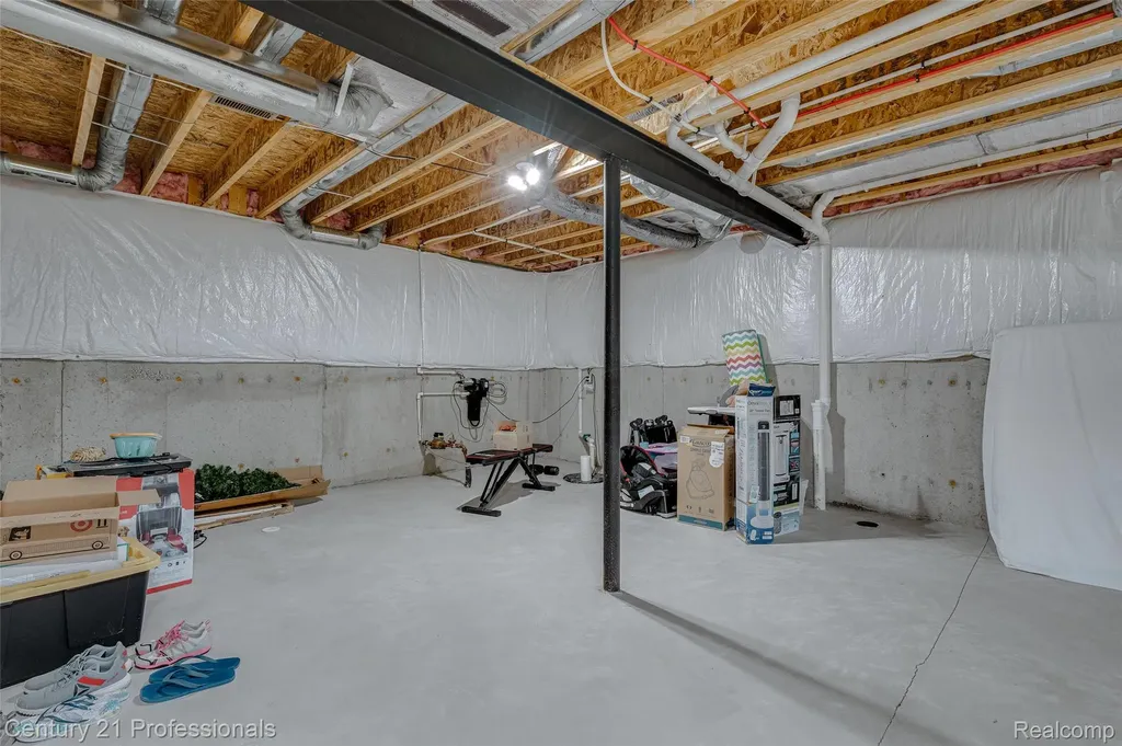 8580 Pioneer Street Washington Township MI 48094