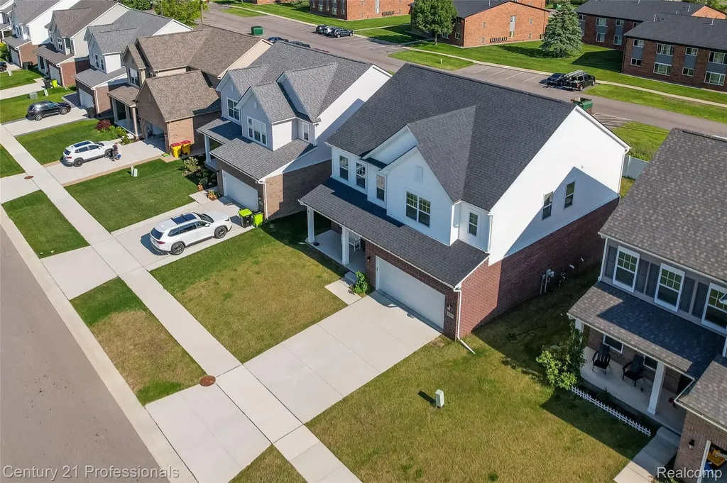 8580 Pioneer Street Washington Township MI 48094