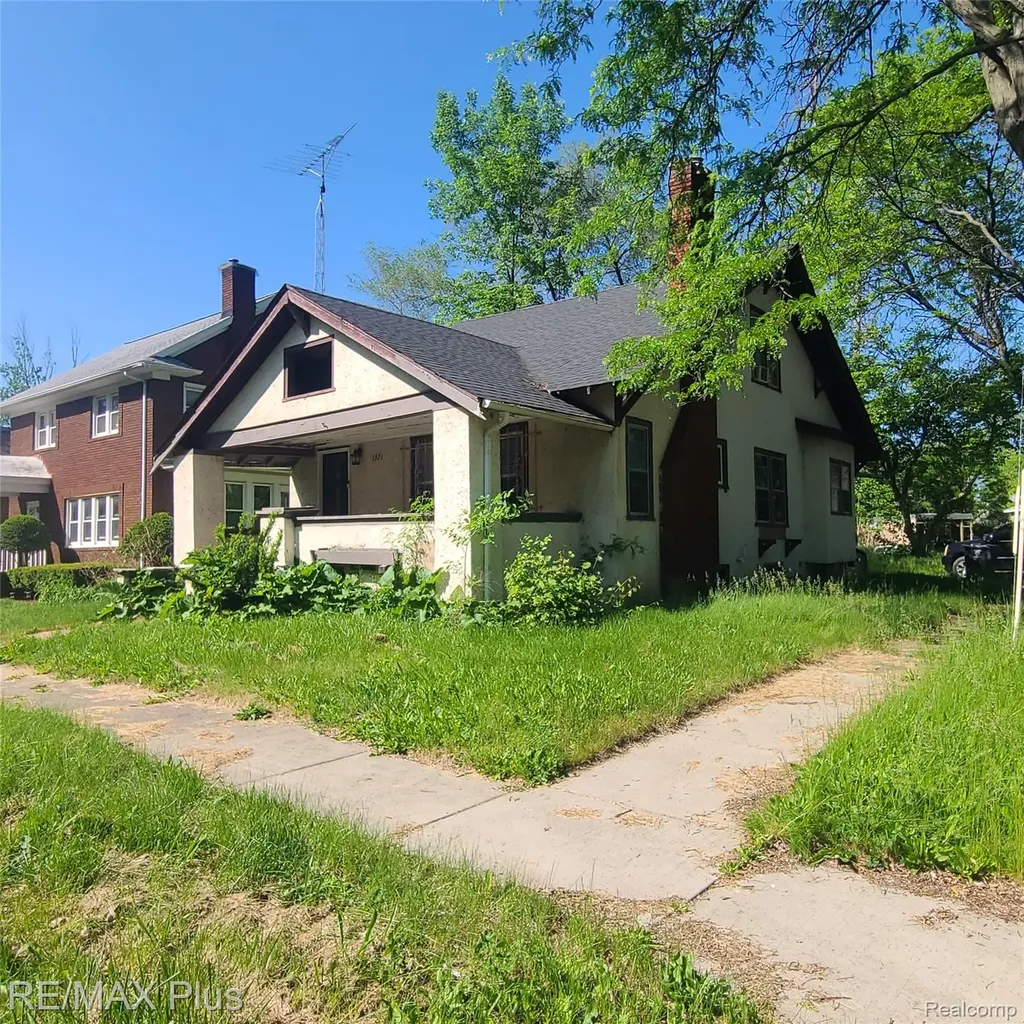 1321 Kearsley Park Boulevard Flint City MI 48506