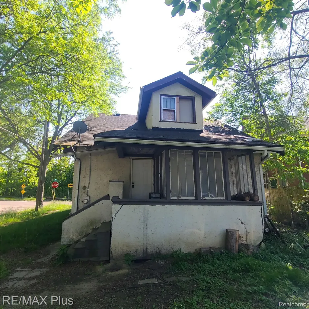1321 Kearsley Park Boulevard Flint City MI 48506