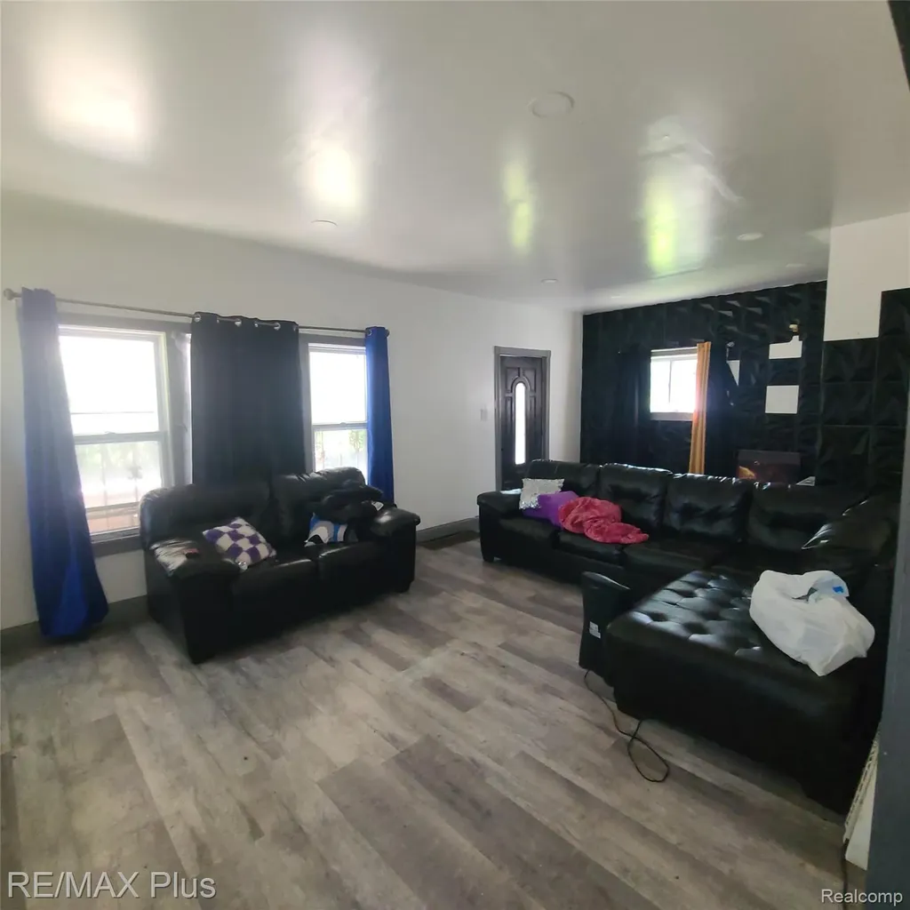 1321 Kearsley Park Boulevard Flint City MI 48506