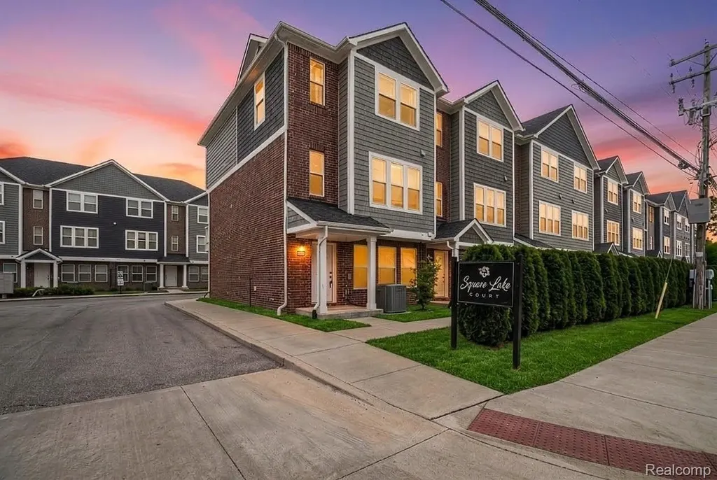 2925 Square Lake Court Troy City MI 48085